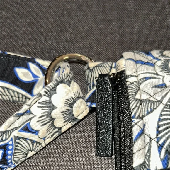 Vera Bradley Black and White Floral Tote in Excellent Condition ! - Picture 8 of 10